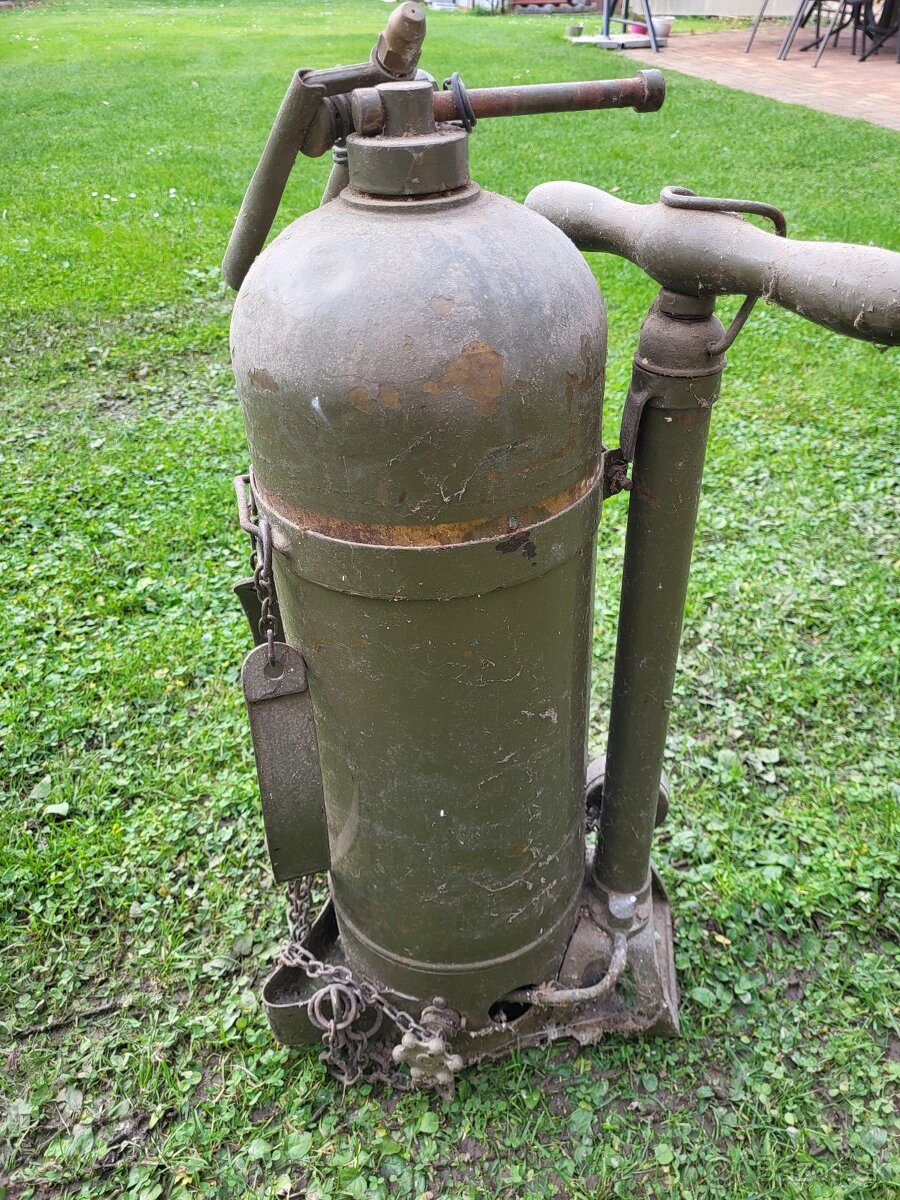 Vojensky penovy hasiaci priatroj