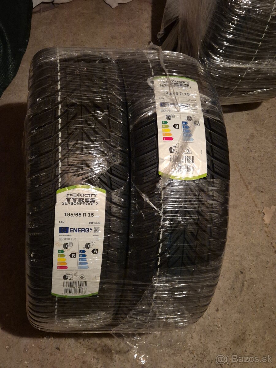 Celoročné pneumatiky Nokian 195/65 R15 - úpne nové