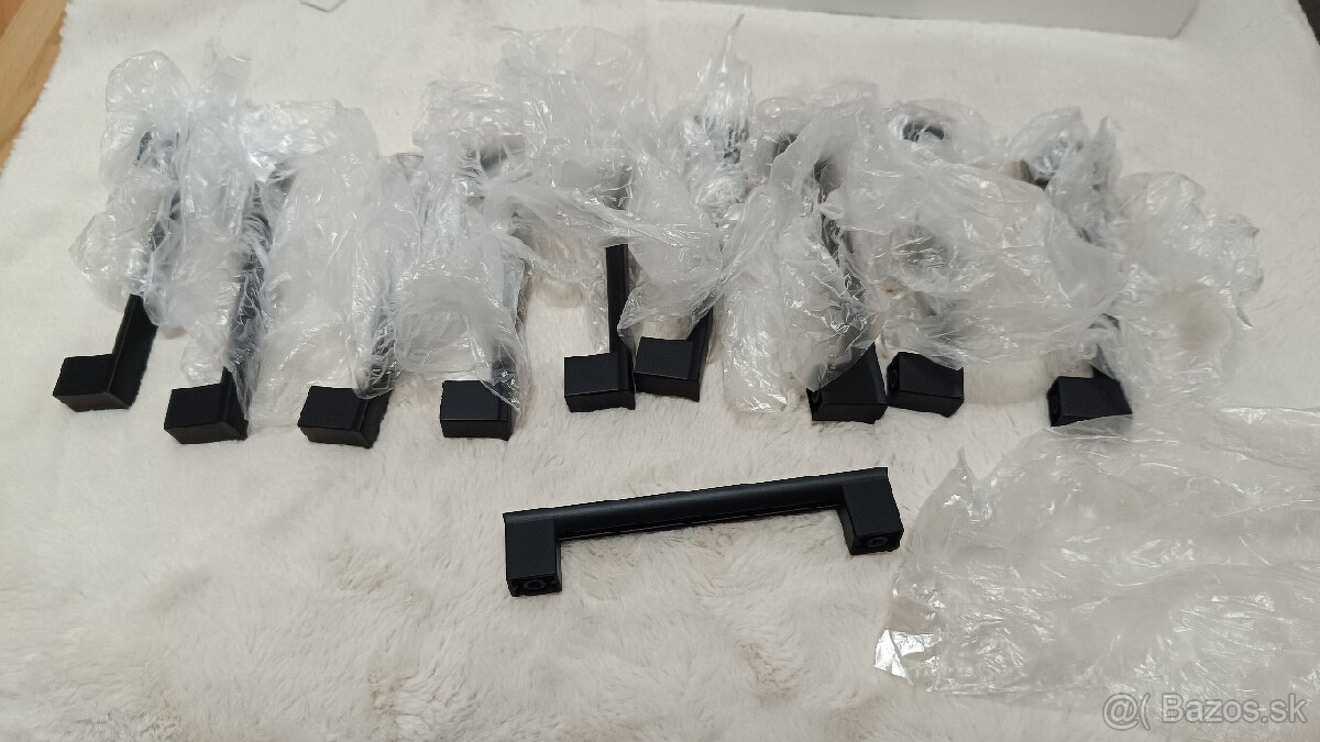 Čierne uchytky / madlá na skrinky / nábytok 10 kusov nové