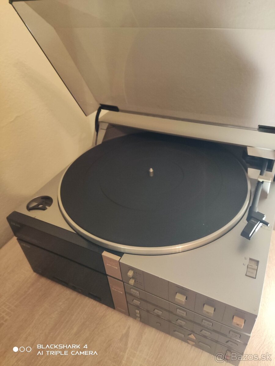 Gramofon AKAI AP-M3