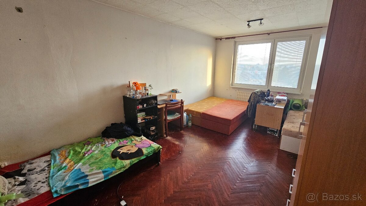 Ponúkam Vám na predaj 3 izbový byt v centre mesta Levice.