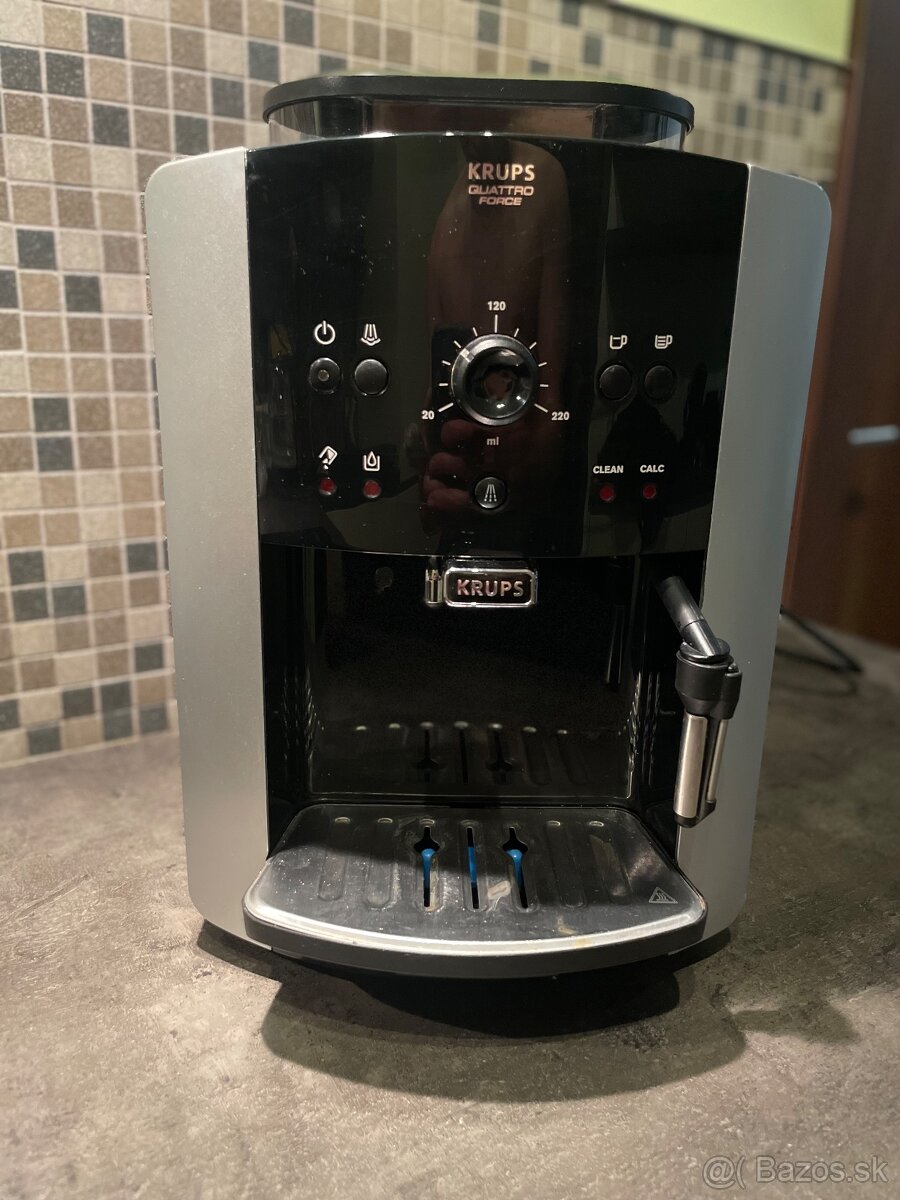 Kávovar Krups Quattro force EA81