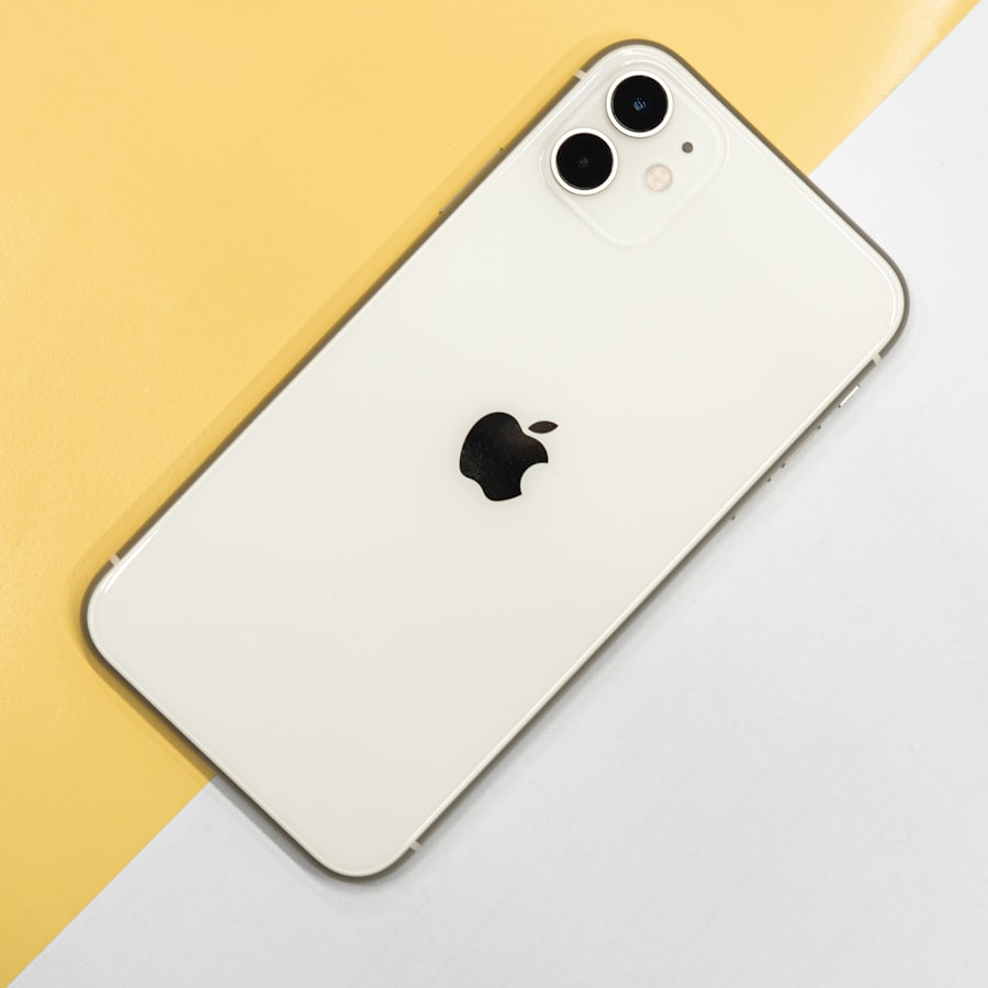 Apple iPhone 12 64GB černý, pěkný stav