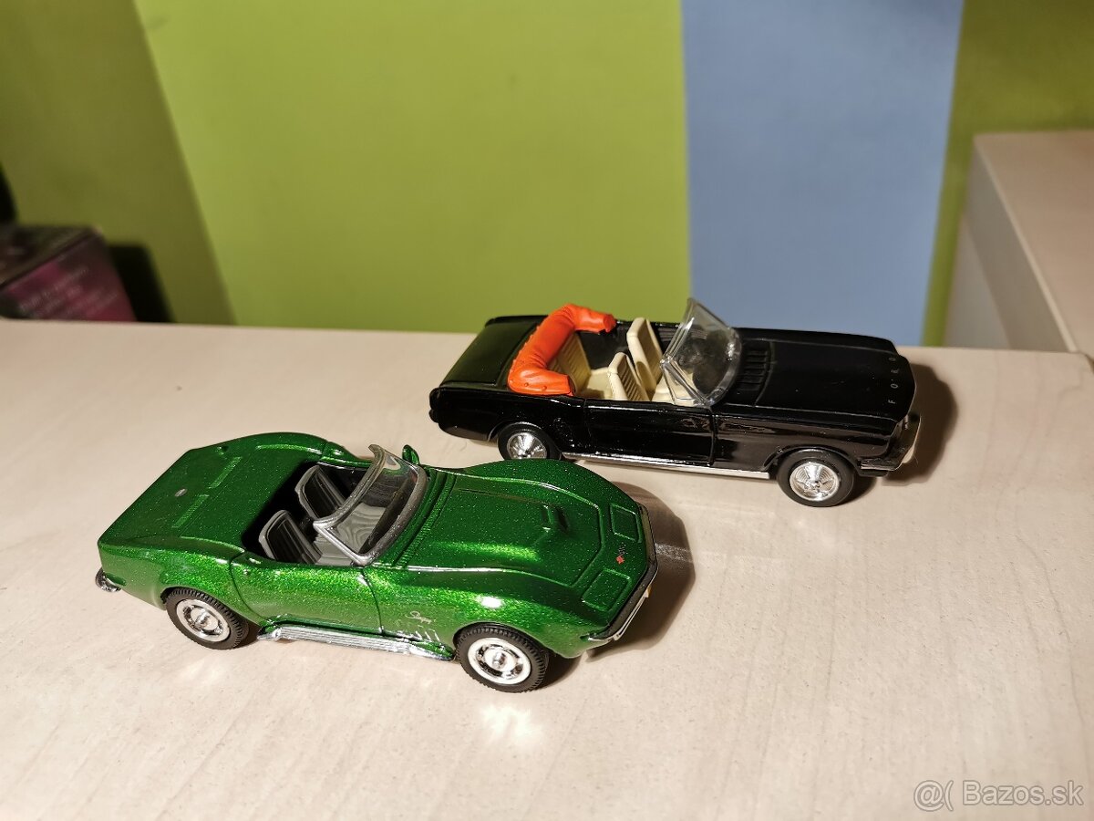 Chevrolet Corvette, Ford Mustang cabrio