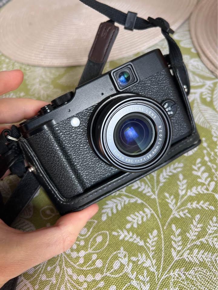 Fujifilm X10
