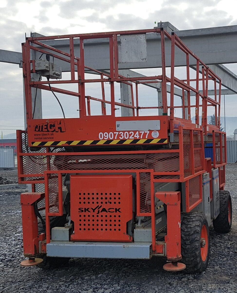 Predam noznicovu plosinu 4x4 skyjack SJ8841RT