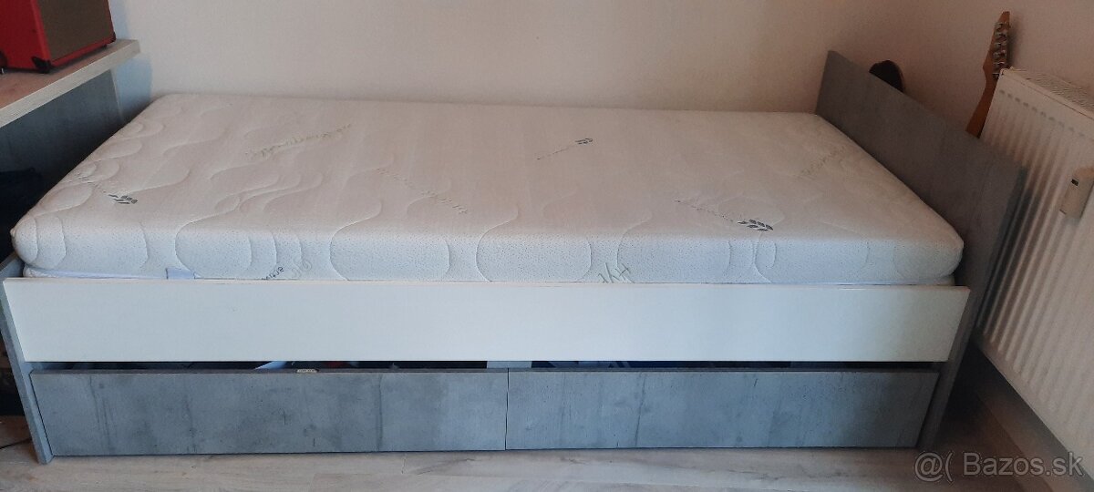 Predám študentskú postel s matracom