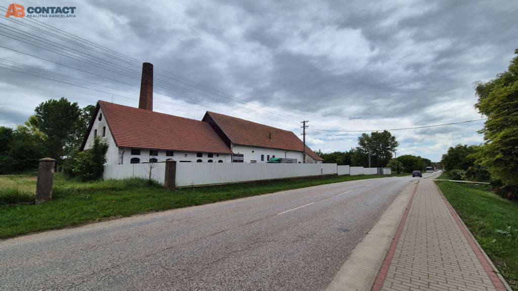 4613 m² areál s budovou pôvodného liehovaru v obci Zemianske