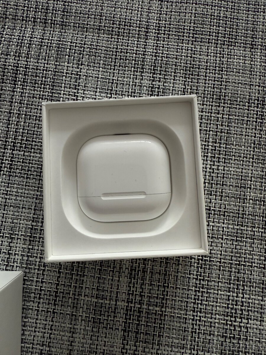 AirPods 4