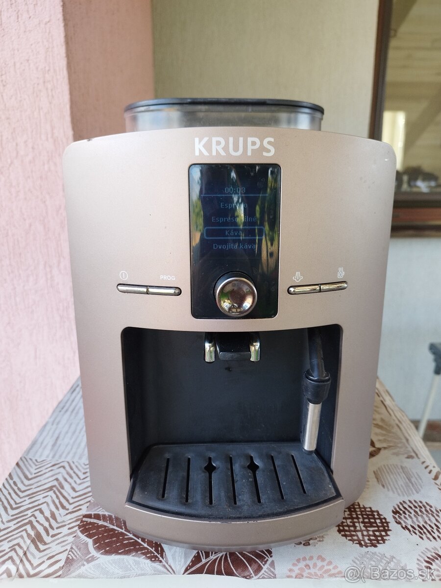 Automatický kávovar Krups na zrnkovu kávu