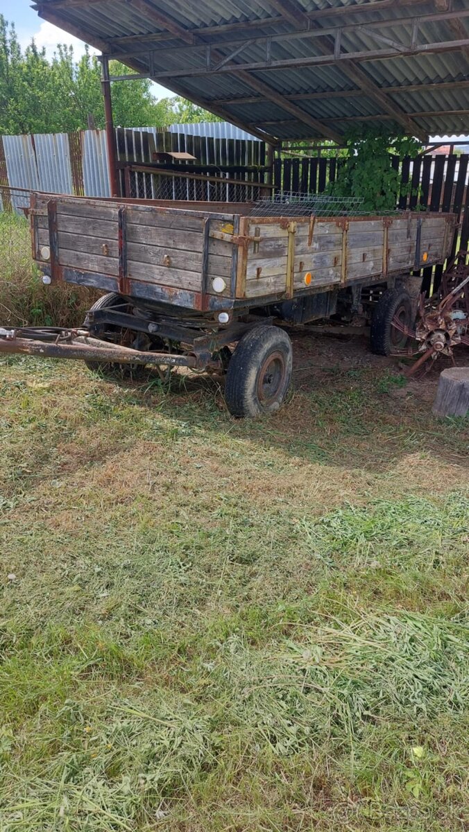BBS 5t vlečka za traktor