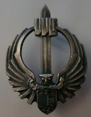 odznaky, plakety, vyznamenania, medaile .........