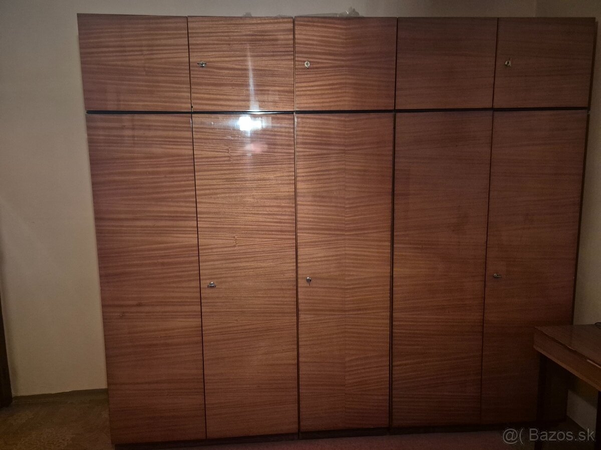 Ponúkam zachovalý retro nábytok z 80tych rokov