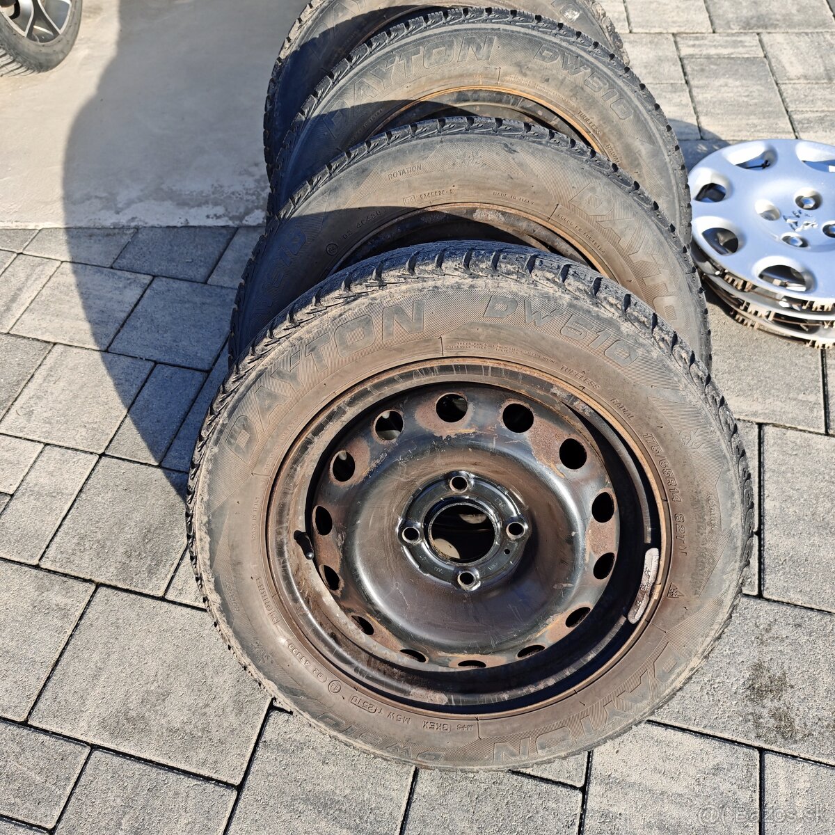 Predám zimné pneumatiky s diskami