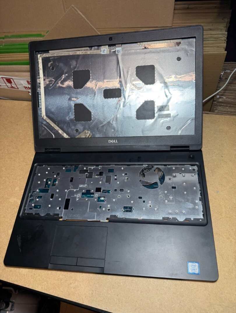 redám notebook Dell 5590 na diely alebo opravu.