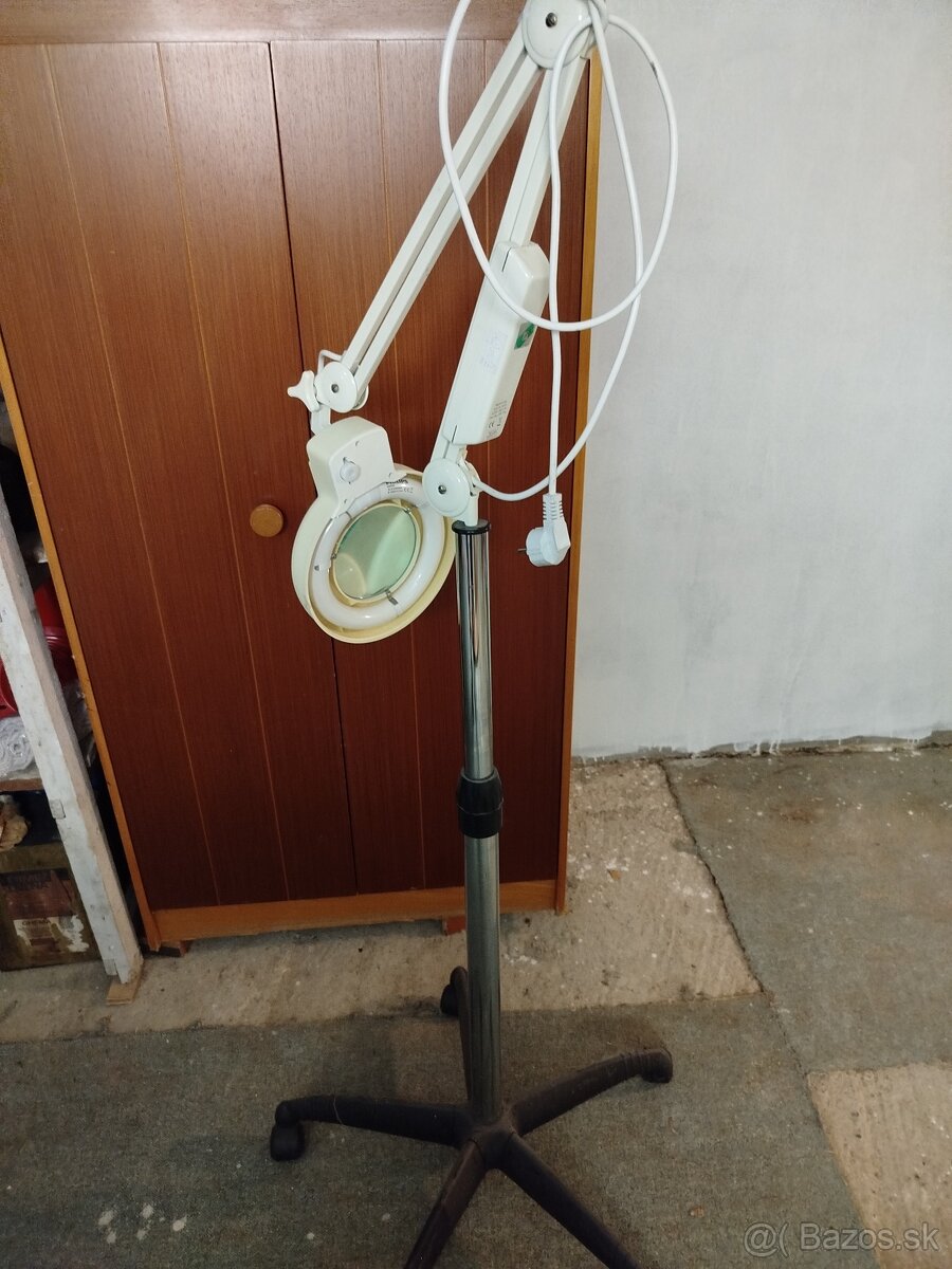 Lampa so svetlom