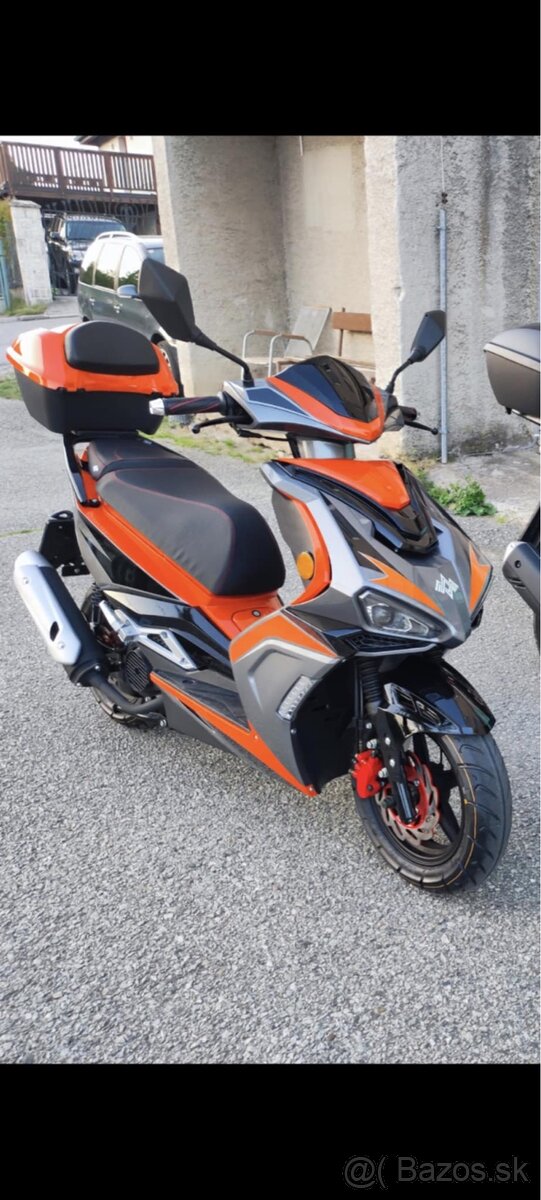 Skuter adamoto 125