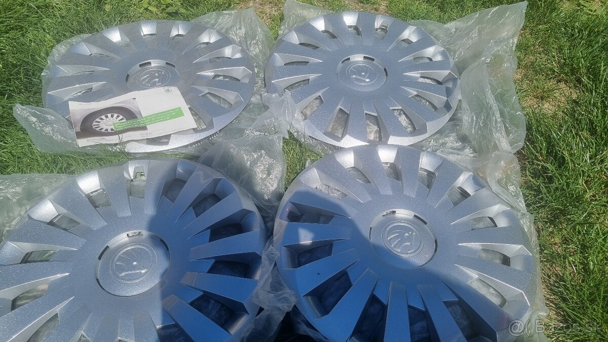 Nove puklice R16 original SKODA.