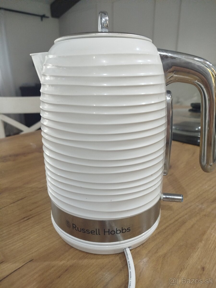 Varna kanvica Russell Hobbs