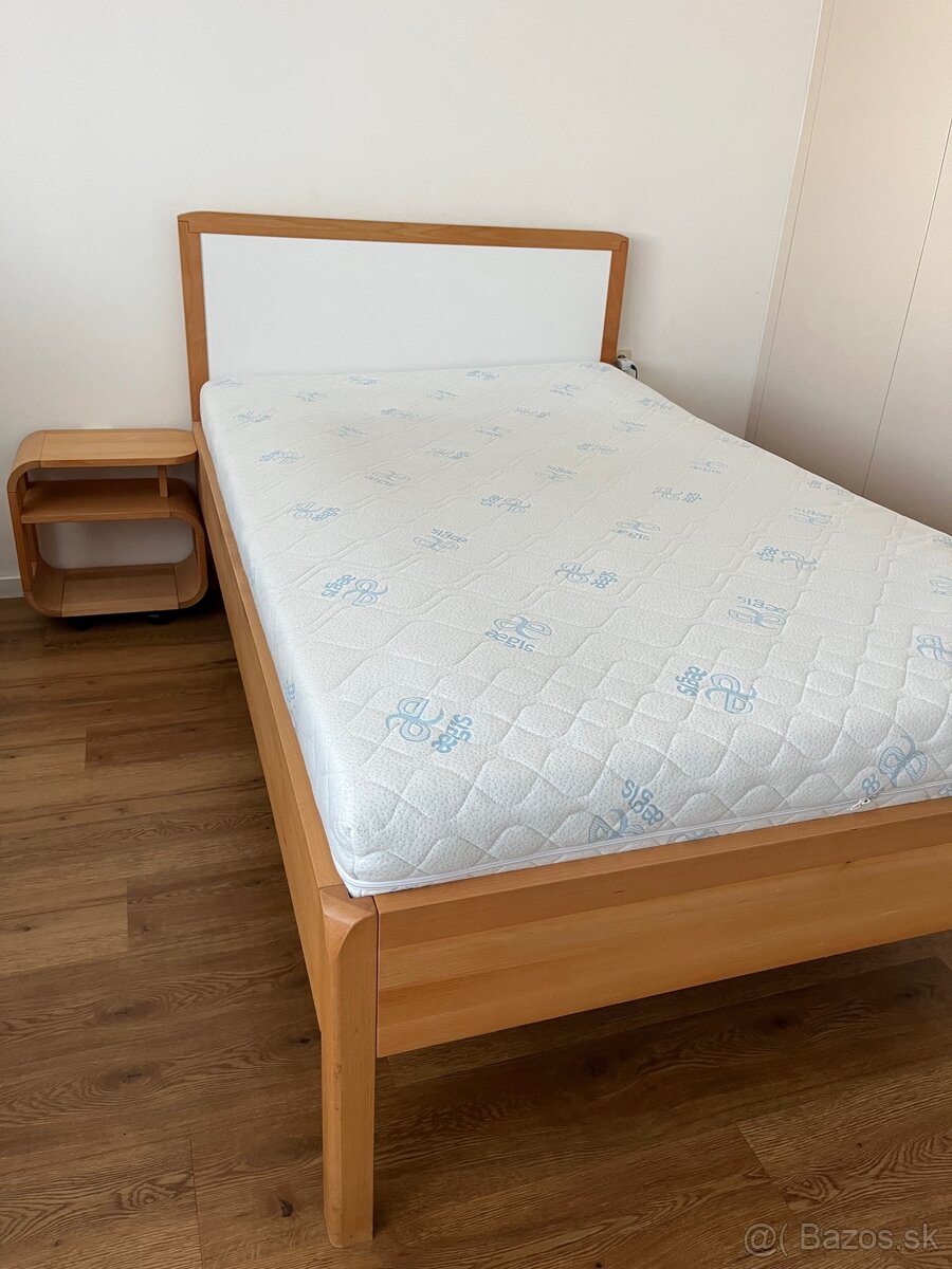 Posteľ z masívu 120x200