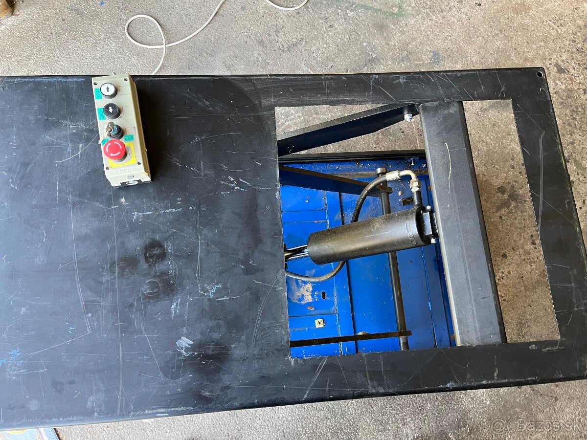 Hydraulická nožnicová zdvíhacia plošina