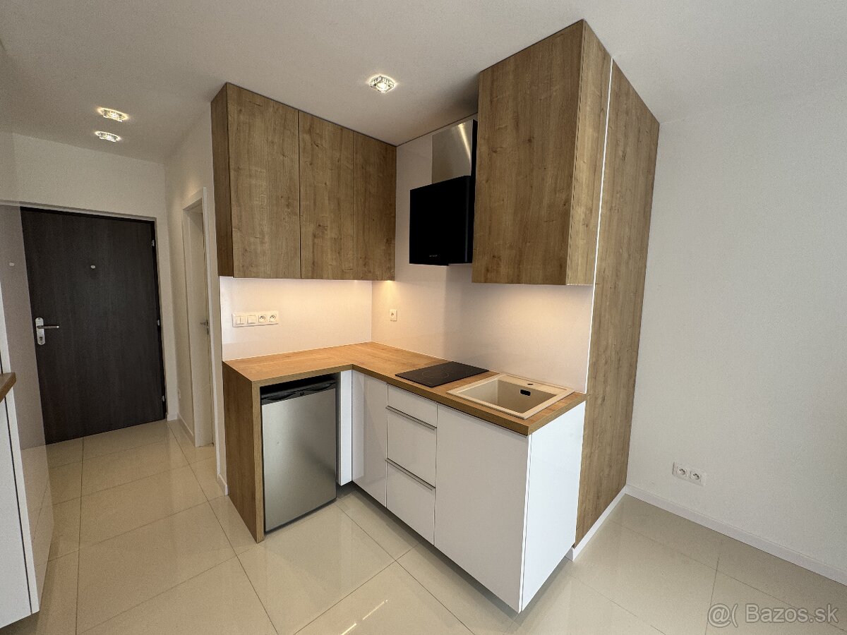 NADŠTANDARDNÁ GARZÓNKA, 25m2, ŽILINA-CENTRUM