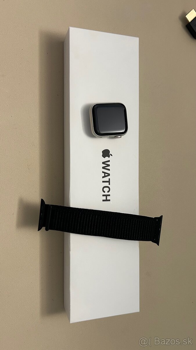 Apple Watch SE (2 generácia) 40 mm