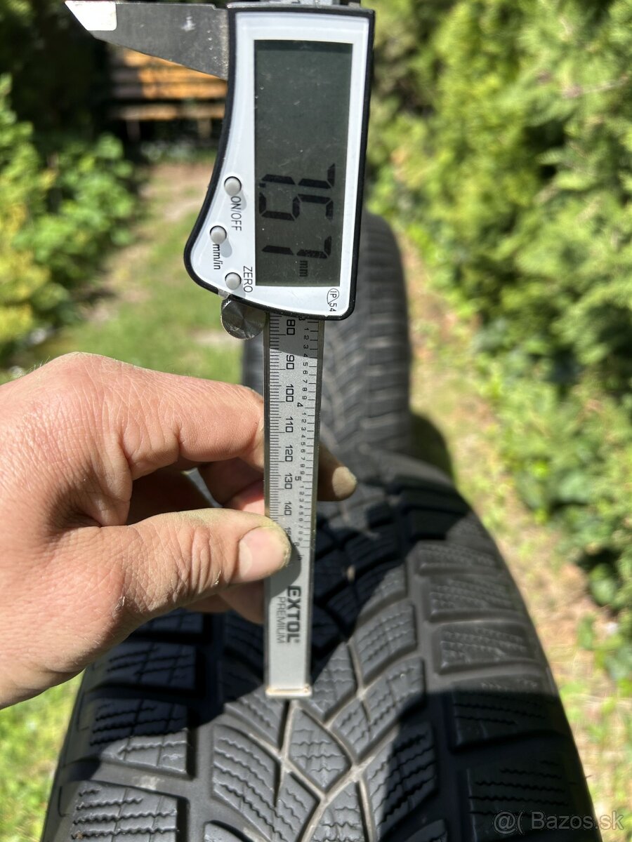 215/65 R16 zimné Good Year Ultra Grip, dezén 7,5 mm (4 ks)