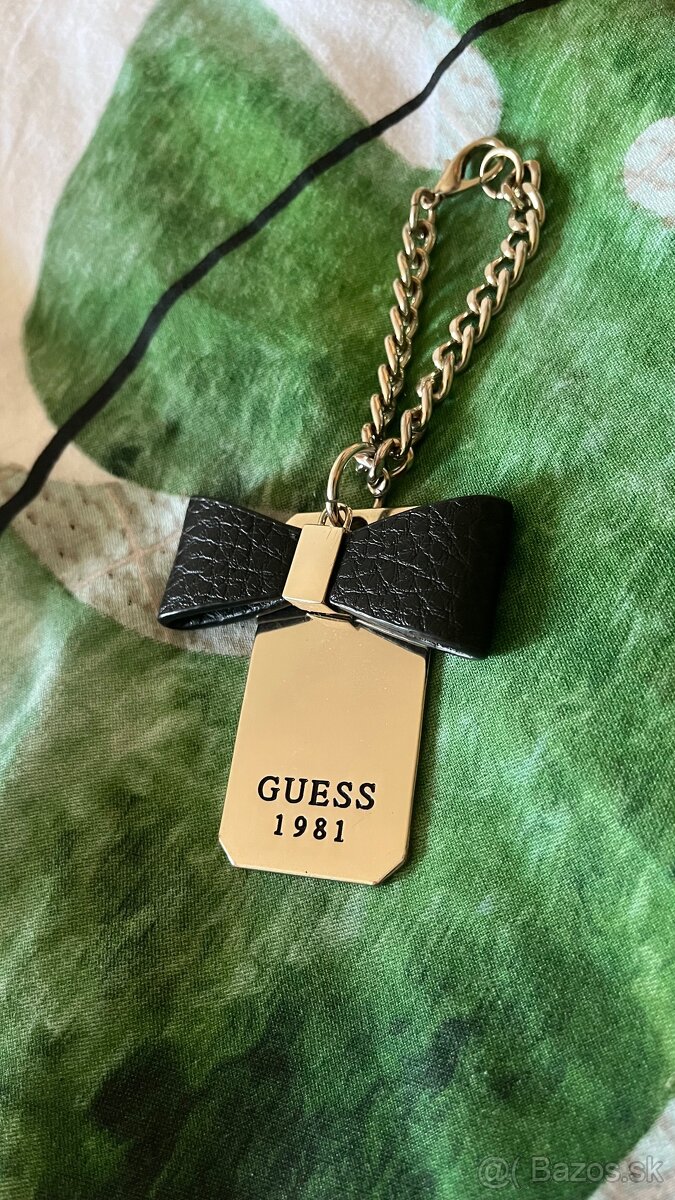 Guess prívesok