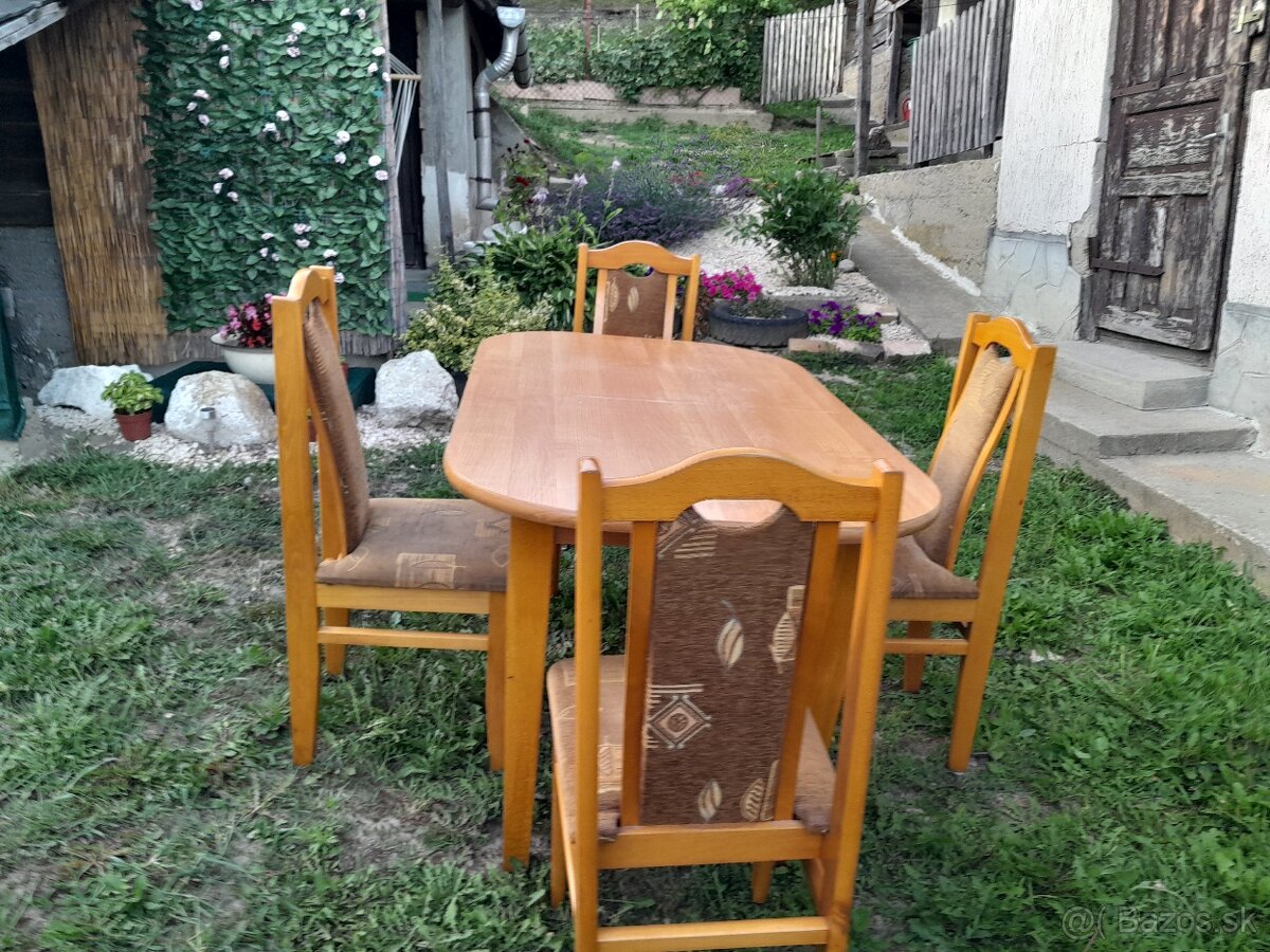 Predám stôl a stoličky