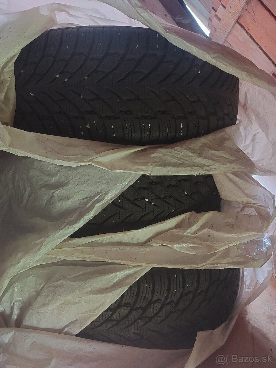 NOKIAN TYRES WR SUV 4 - 215/65 R17 DOT 4121