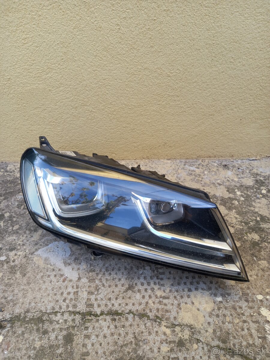 VW TOUAREG PRAVÝ BIXENON 7P1941754B