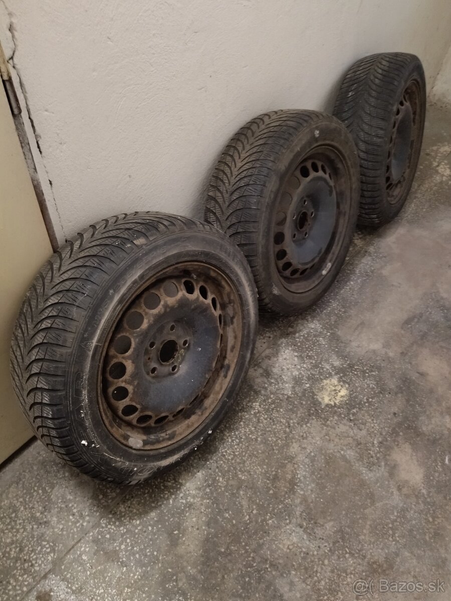 Predám zimné pneumatiky na plech.diskoch pre Škodu Octaviu