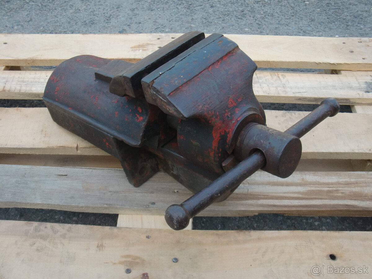 Predám masívny dielenský zámočnícky zverák