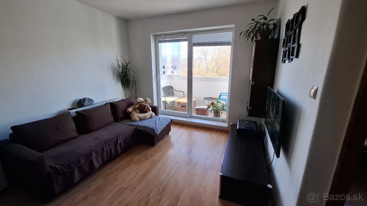 2 izbový byt v centre s dvoma veľkými balkónmi