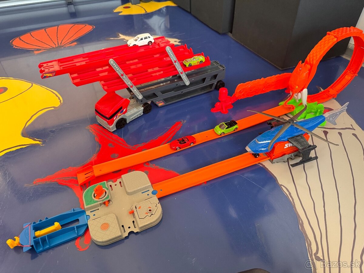 HotWheels kamión-odťahovka, vrtuľník a dráha