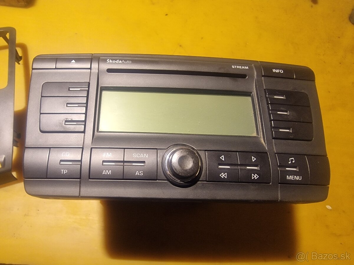 Predam skoda autoradio stream s ramčekom