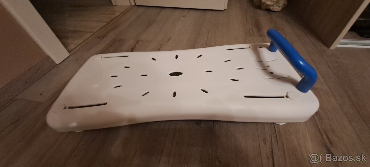 Nastavitelna sedacka na vanu