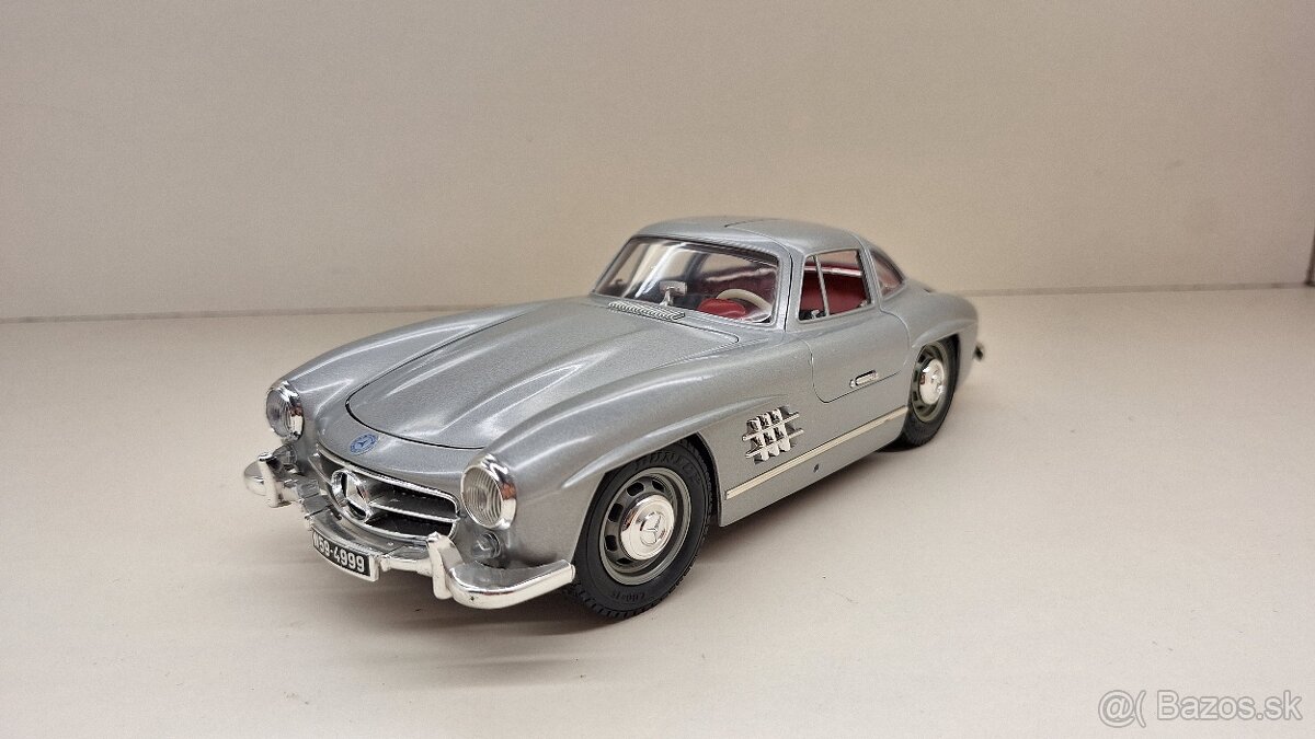 1:18 MERCEDES-BENZ 300SL