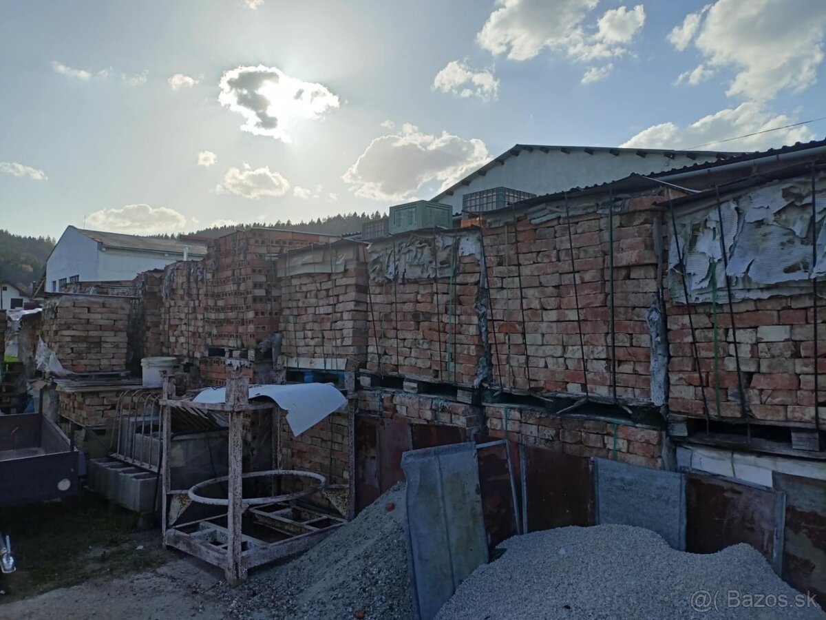 Predám tehlu plnú pálenú a pozdĺžne dierovanú (kántovka)