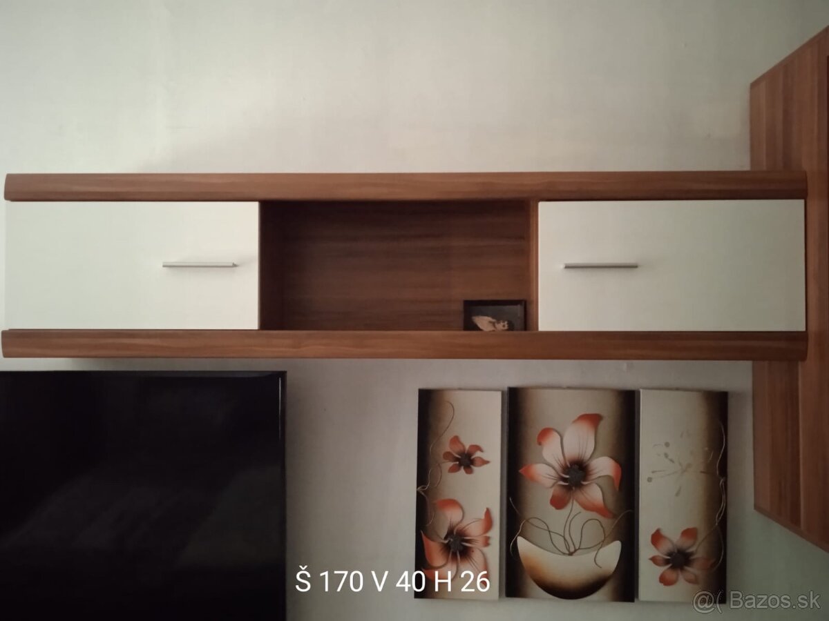 Hnedá obyvacia stena