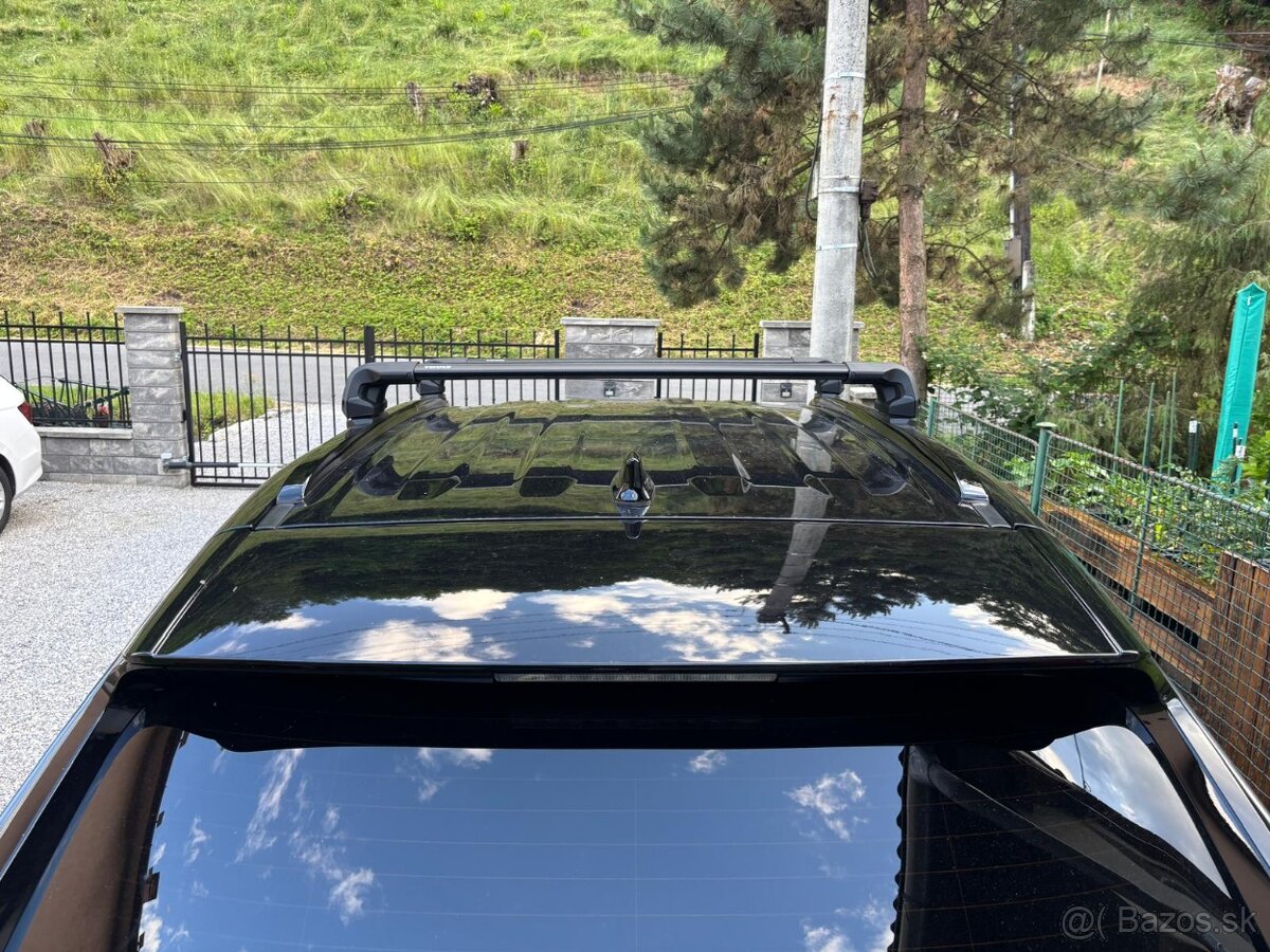 Priečniky Thule Wingbar Edge alu 95 cm čierne na Toyota Rav
