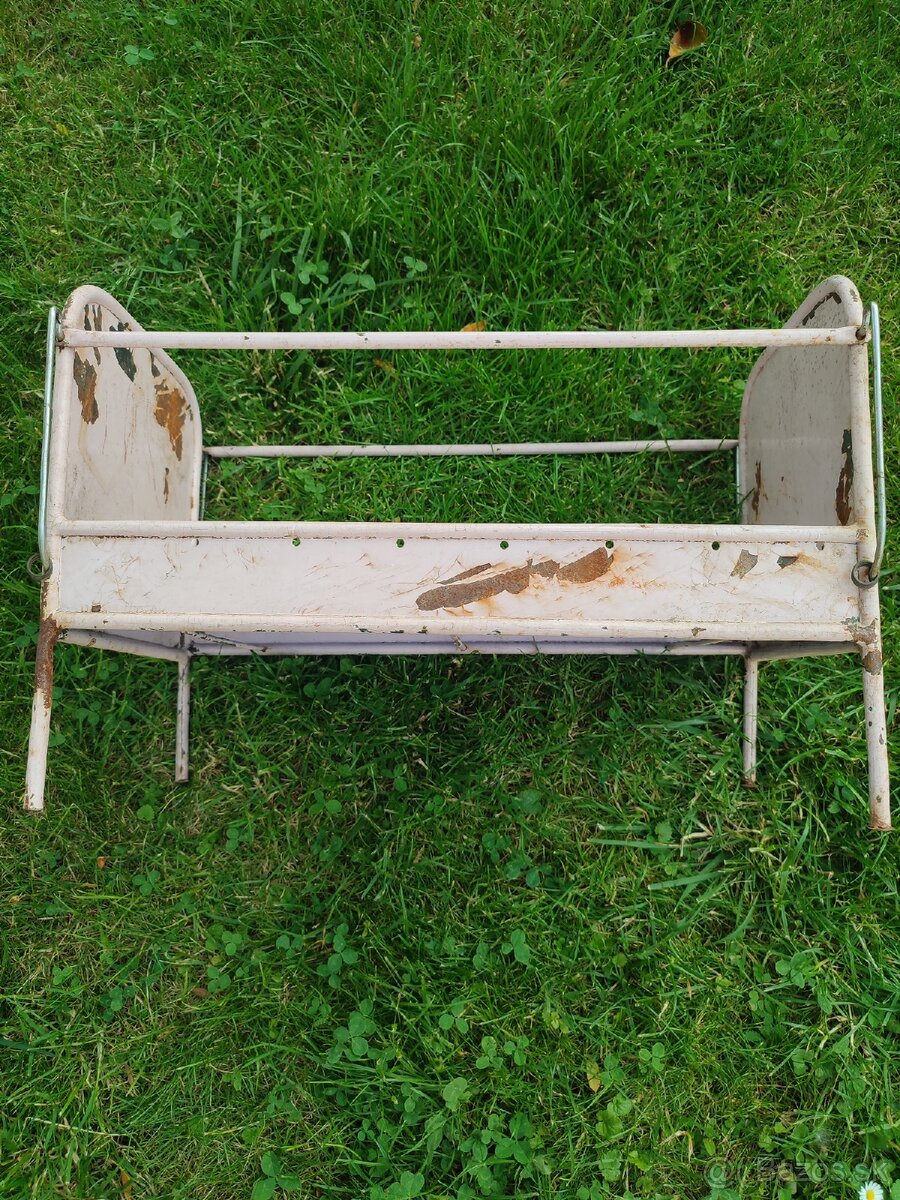 Retro postieľka pre bábiky