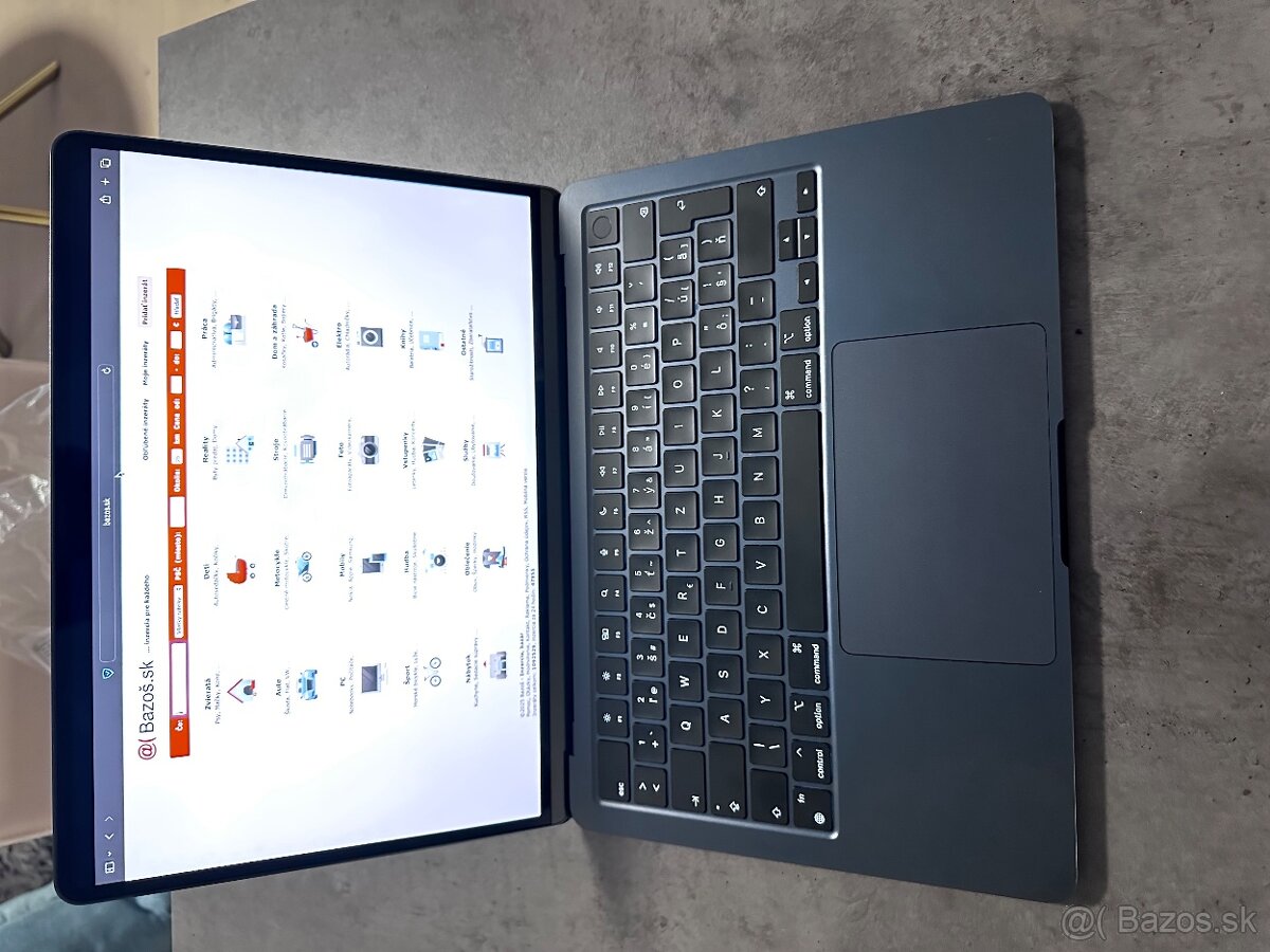 Macbook m3 13” 16GB RAM polnočný modrý