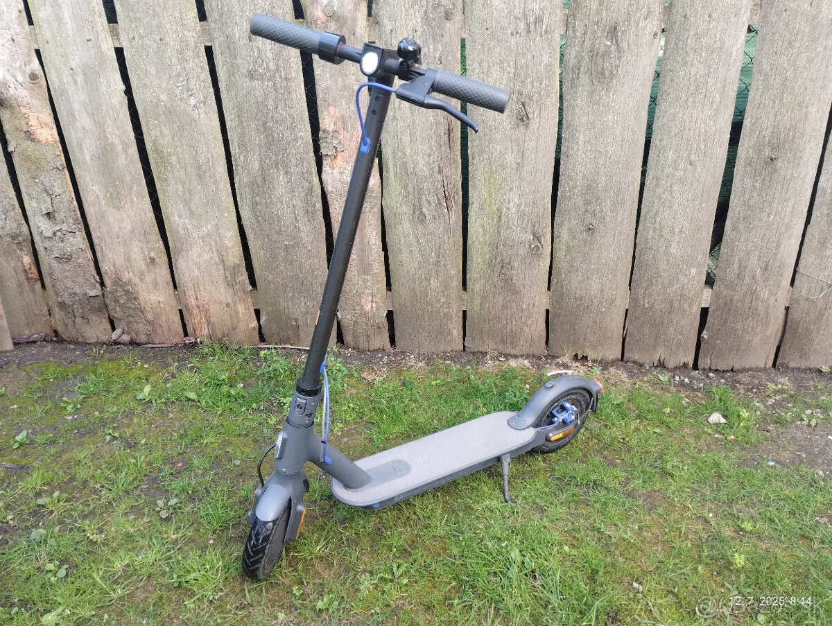 RezervovaneXiaomi Mi Electric Scooter 3 elektrická kolobežka