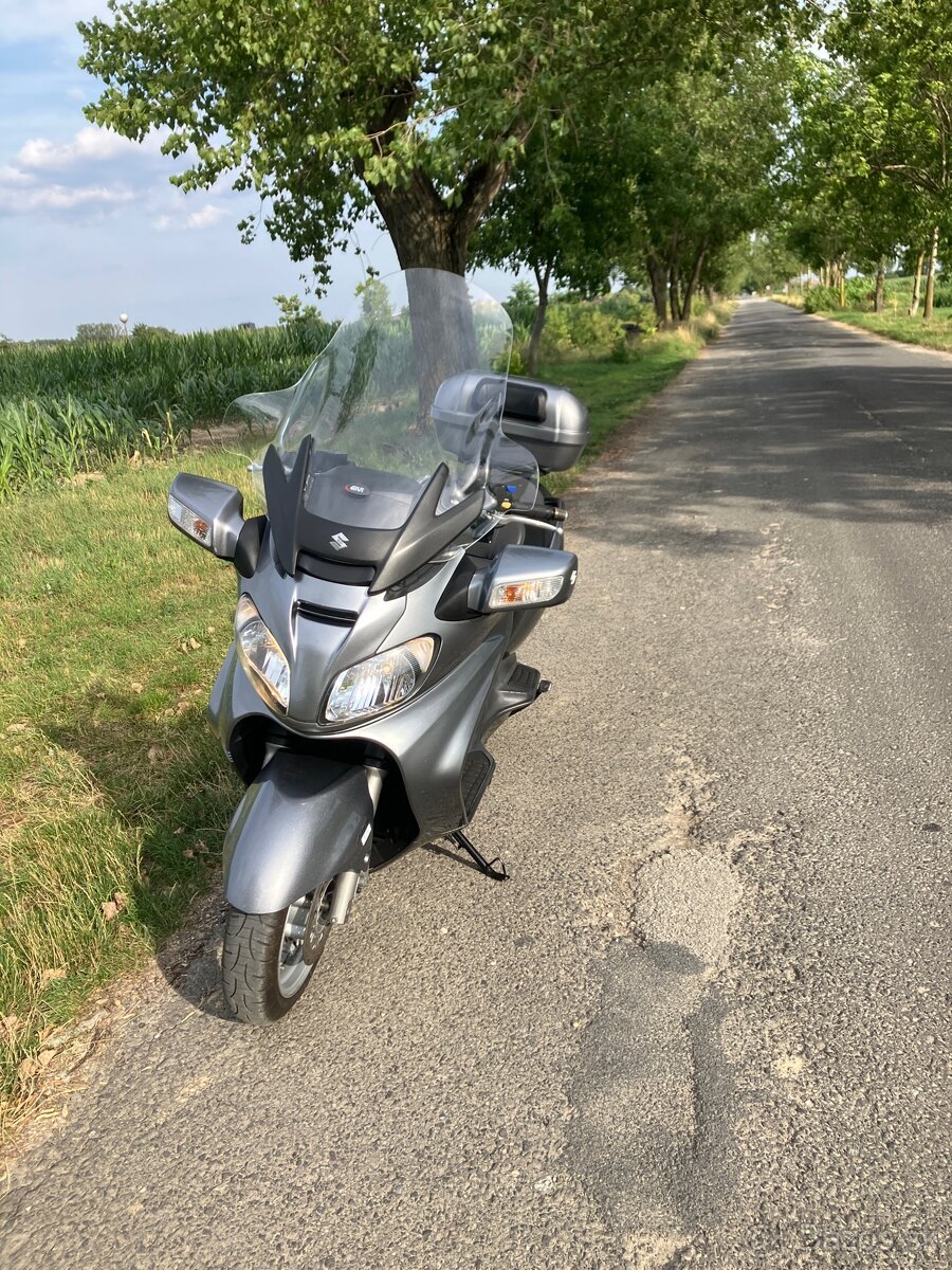 Predám Suzuki Burgman 650 Executive 2008