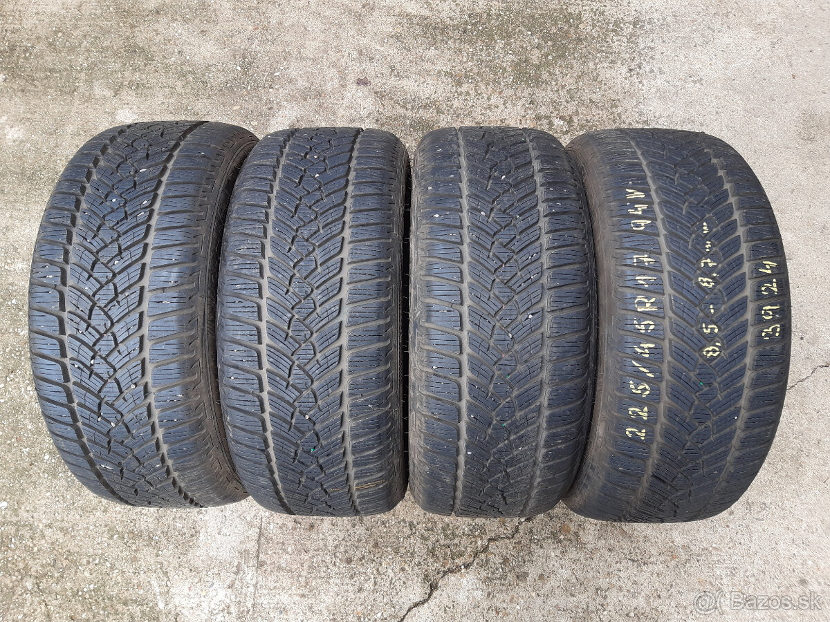 225/45 R17 -zimné