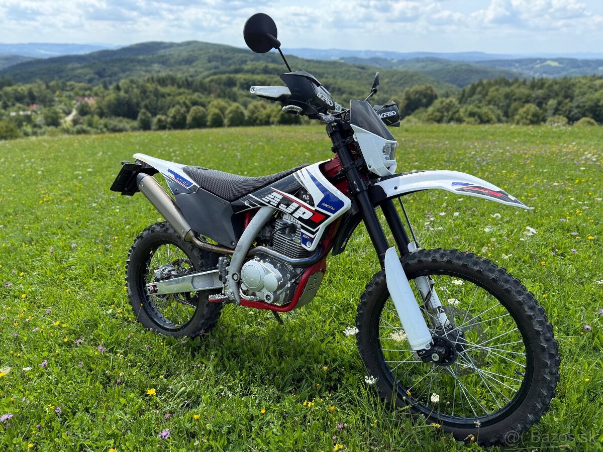 AJP SPR 240