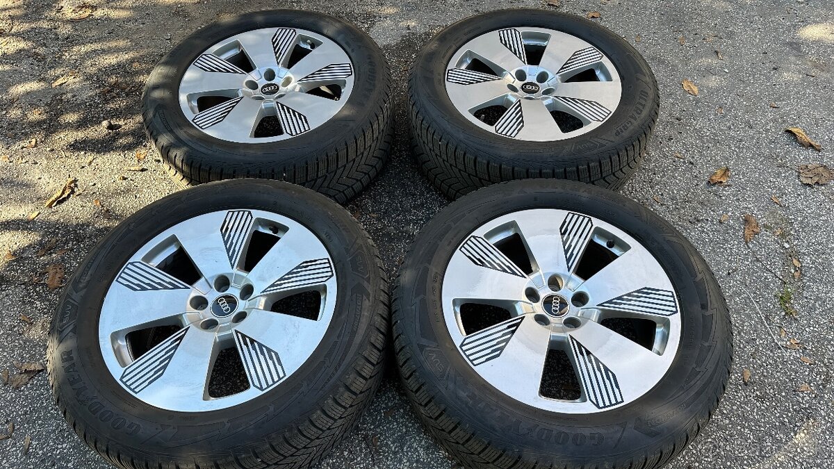 09.	Audi E-tron 255/55 r19