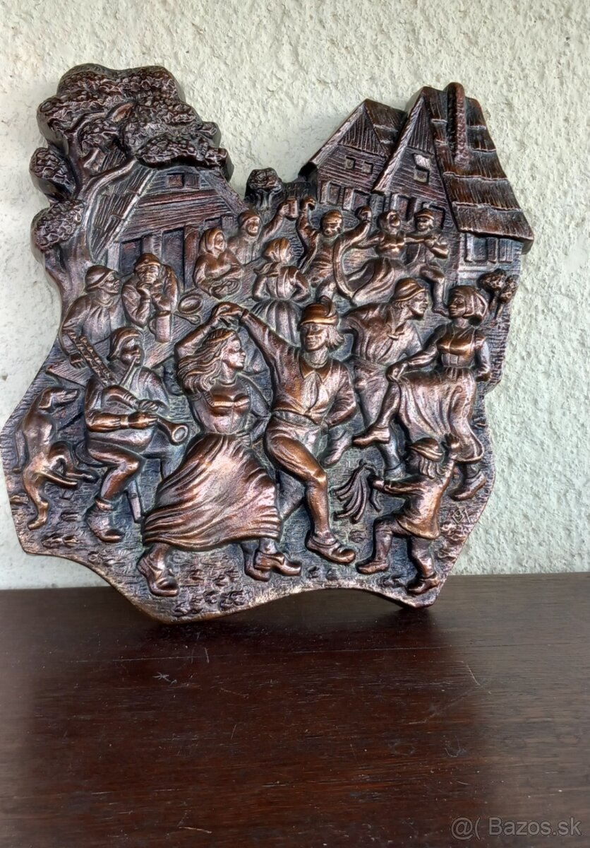 Masívny kovový  reliéf roľnícka svadba